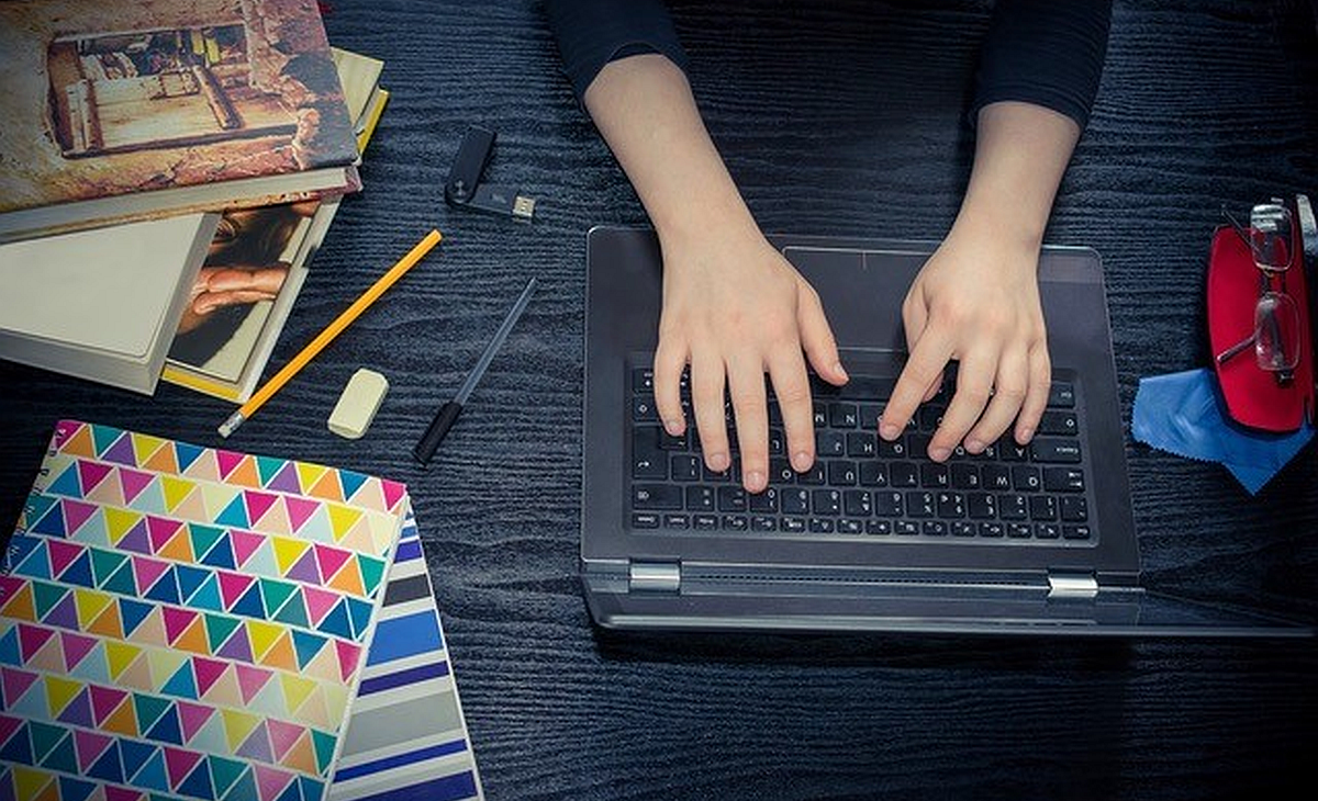 HOW TO FENG SHUI YOUR OFFICE